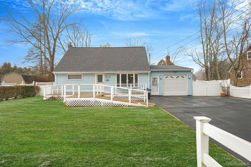 6 Noahs Path, Rocky Point, NY, 11778-9105 | Card Image