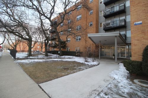 apt-201-2501 W Bryn Mawr Ave, Chicago, IL, 60659-5131 | Card Image