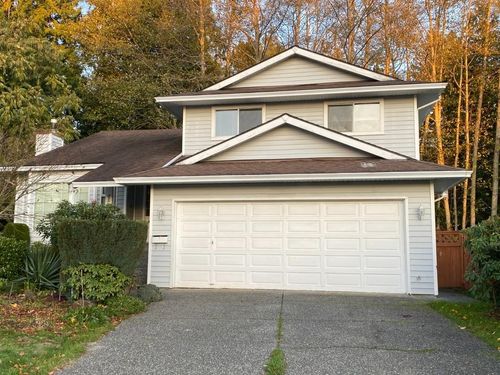 14645 18 Avenue, House with 3 bedrooms, 2 bathrooms and 4 parking in Surrey BC | Card Image