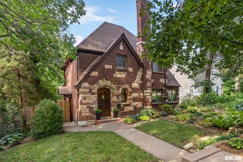 56 Crestwood Ter, Davenport, IA, 52803-3719 | Card Image