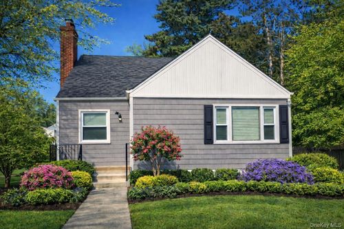 321 Oakford St, West Hempstead, NY, 11552-3220 | Card Image