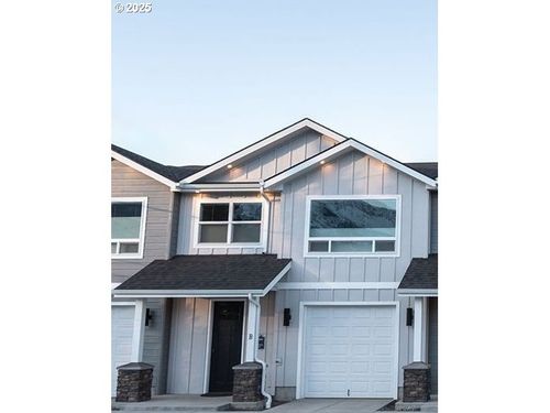107 W Alder St, Joseph, OR, 97846-1215 | Card Image