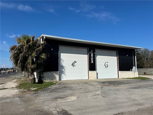 505 E Houston St, Beeville, TX, 78102-4940 | Card Image