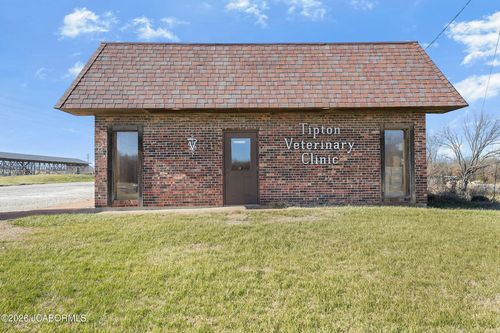 907 S Highway 5, TIPTON, MO, 65081-8443 | Card Image