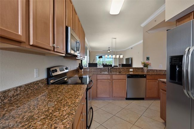 Quartz counter tops and stainless appliances | Image 6