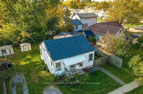 28 Douglas St, Fort Erie, ON, L2A3W4 | Card Image