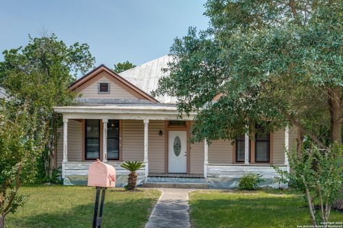 227 E College St, Seguin, TX, 78155-4707 | Card Image