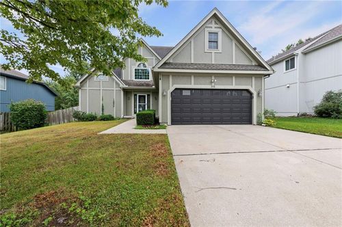 315 Shannon Ave, Smithville, MO, 64089-8271 | Card Image