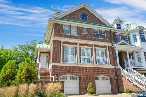 100 Heights Ln, Tenafly, NJ, 07670-2332 | Card Image