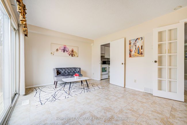 2 - 401 Keats Way, Condo with 5 bedrooms, 3 bathrooms and 1 parking in Waterloo ON | Image 18