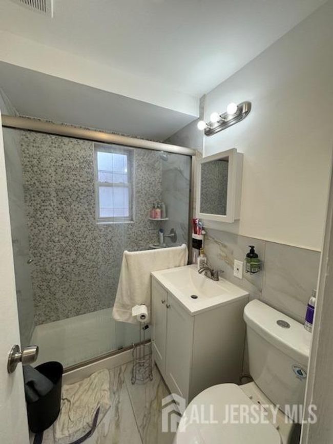 685 Audrey Dr, Condo with 2 bedrooms, 1 bathrooms and null parking in RAHWAY NJ | Image 4