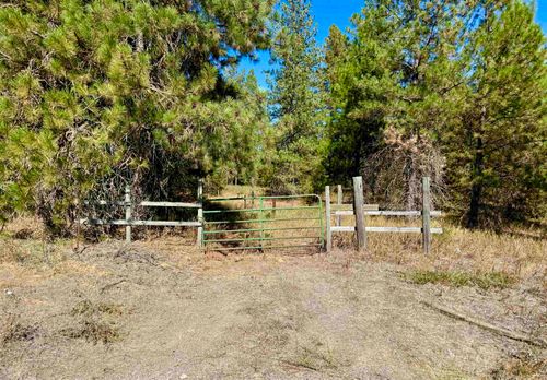 3961 Highway 231, Springdale, WA, 99173-9733 | Card Image