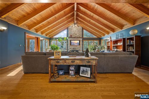 55 Forest Dr, Hillsdale, NJ, 07642-1351 | Card Image