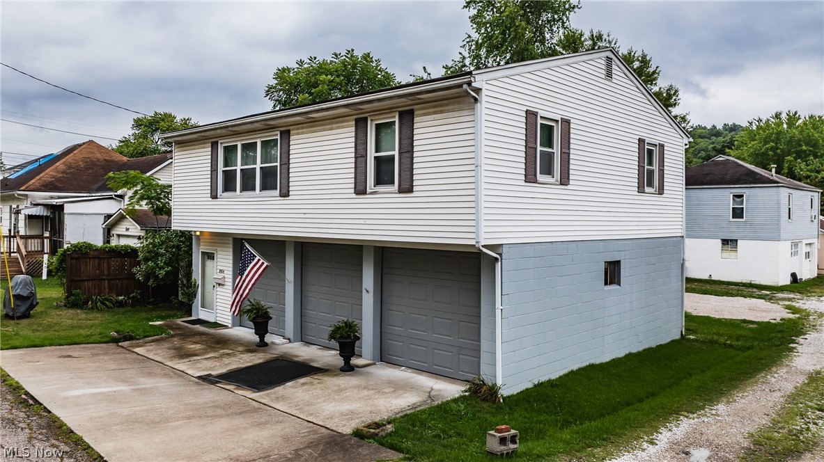 Bird St, Parkersburg, WV 26101