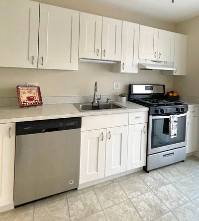 Kitchen with SS Appliances | Image 3