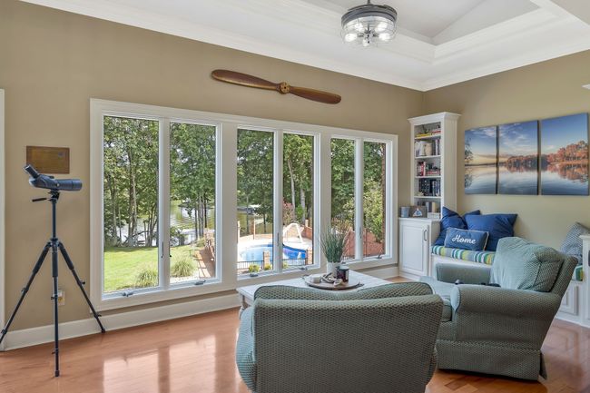 Sitting area adjacent to main living room. What a view! | Image 10