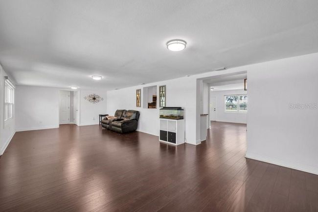 11015 S County Road 39, House other with 4 bedrooms, 2 bathrooms and null parking in Lithia FL | Image 13