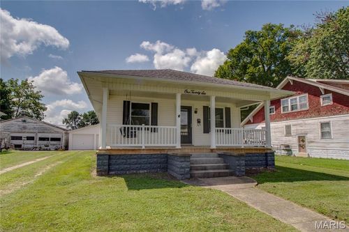 126 W Briggs Ave, Roodhouse, IL, 62082-1617 | Card Image