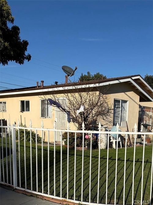 22438 Claretta Ave, Hawaiian Gardens, CA, 90716-1744 | Card Image
