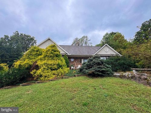 10 Cinamon Ct, MOHNTON, PA, 19540-9277 | Card Image