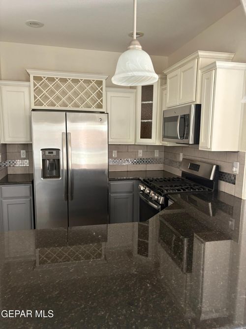804 York, El Paso, TX, 79928-7025 | Card Image