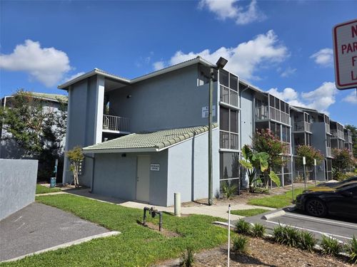 220-139 Oyster Bay Cir, ALTAMONTE SPRINGS, FL, 32701-8072 | Card Image