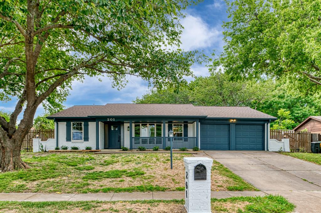 Lochness Ln, Benbrook, TX 76126