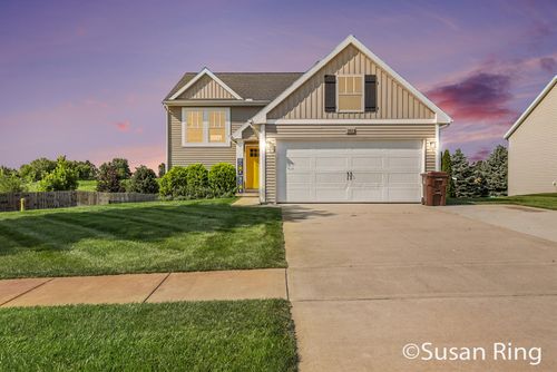 282 Vansen Dr, Kent City, MI, 49330-8935 | Card Image