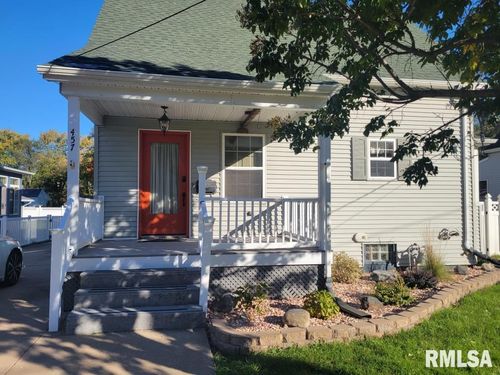 457 E Court St, Farmington, IL, 61531-1301 | Card Image