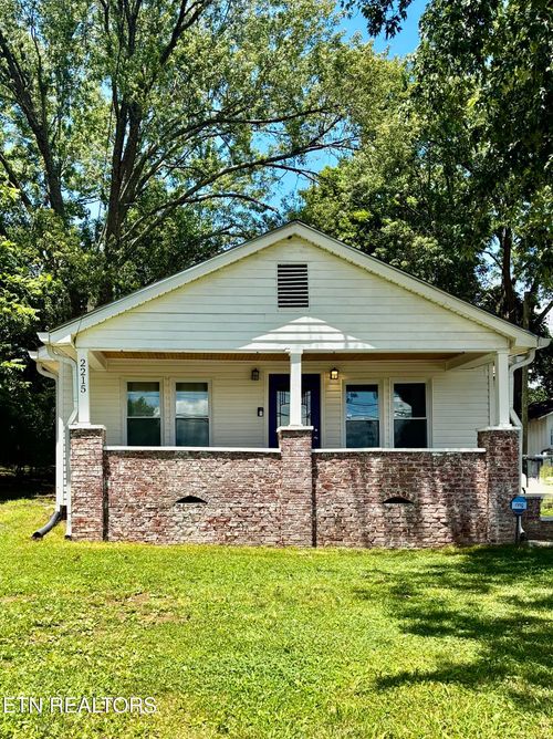2215 Morningside Dr, Morristown, TN, 37814-5462 | Card Image