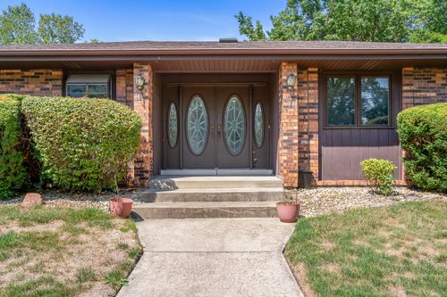18561 Carriage Ln, Lansing, IL, 60438-2535 | Card Image