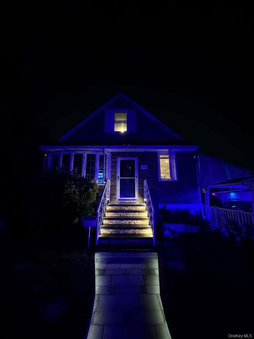35 Harvard St, Valley Stream, NY, 11580-4817 | Card Image