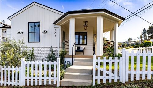 567 24th Pl, Hermosa Beach, CA, 90254-2608 | Card Image