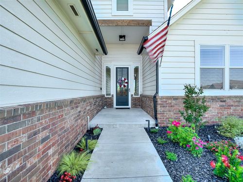 208 Braxton Way, Yukon, OK, 73099-5367 | Card Image