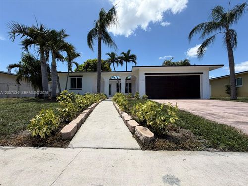2210 Nw 93rd Ave, Pembroke Pines, FL, 33024-3140 | Card Image