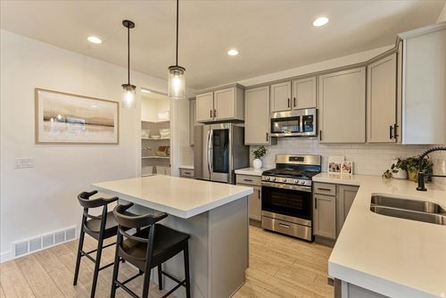 4392 W Bergen Ln, Lehi, UT, 84043-7143 | Card Image