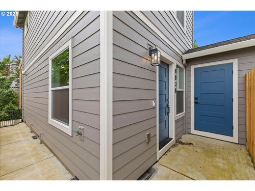 8838 N Drummond Ave, Portland, OR, 97217-7126 | Card Image