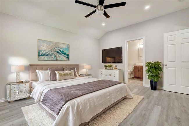 Photos marked as virtually staged are for visualization purposes only. Actual room dimensions and scale may vary. | Image 18