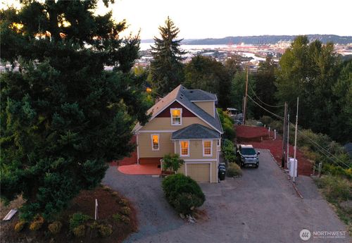 1109 E 31st St, Tacoma, WA, 98404-3211 | Card Image