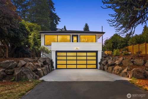 10055 48th Ave Ne, Seattle, WA, 98125-8127 | Card Image