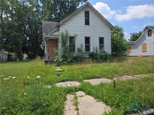925 Colburn St, Toledo, OH, 43609-3247 | Card Image