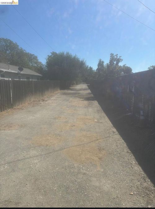 8173 Lone Tree Way, Brentwood, CA, 94513-2115 | Card Image