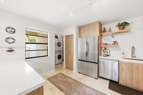 apt-5-327 Ives Dairy Rd, Miami, FL, 33179-3361 | Card Image