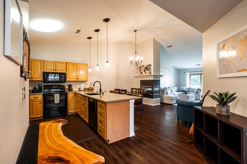 18675 Brookfield Lake Dr, Brookfield, WI, 53045-6173 | Card Image