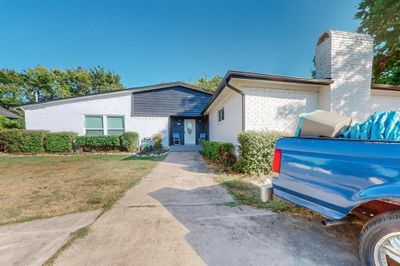 View of front of property with a front yard | Image 3