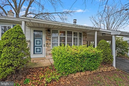 907 Meadow Ln, MILLERSBURG, PA, 17061-9743 | Card Image