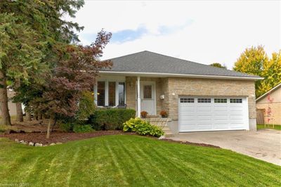 25 Reiner Cres, House other with 3 bedrooms, 3 bathrooms and 8 parking in Wellesley ON | Image 1