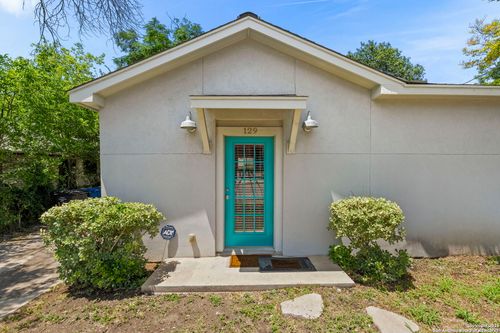 129 Odell St, San Antonio, TX, 78212-1647 | Card Image