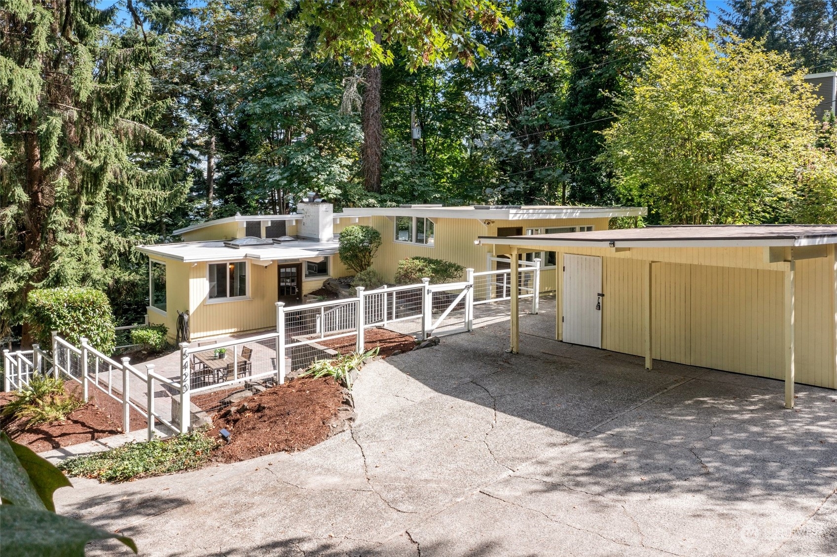 Mercer Way, Mercer Island, WA 98040