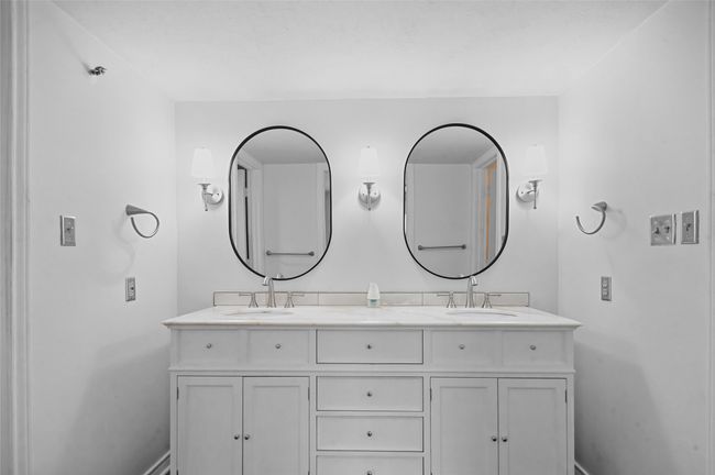 Bathroom with double vanity | Image 18